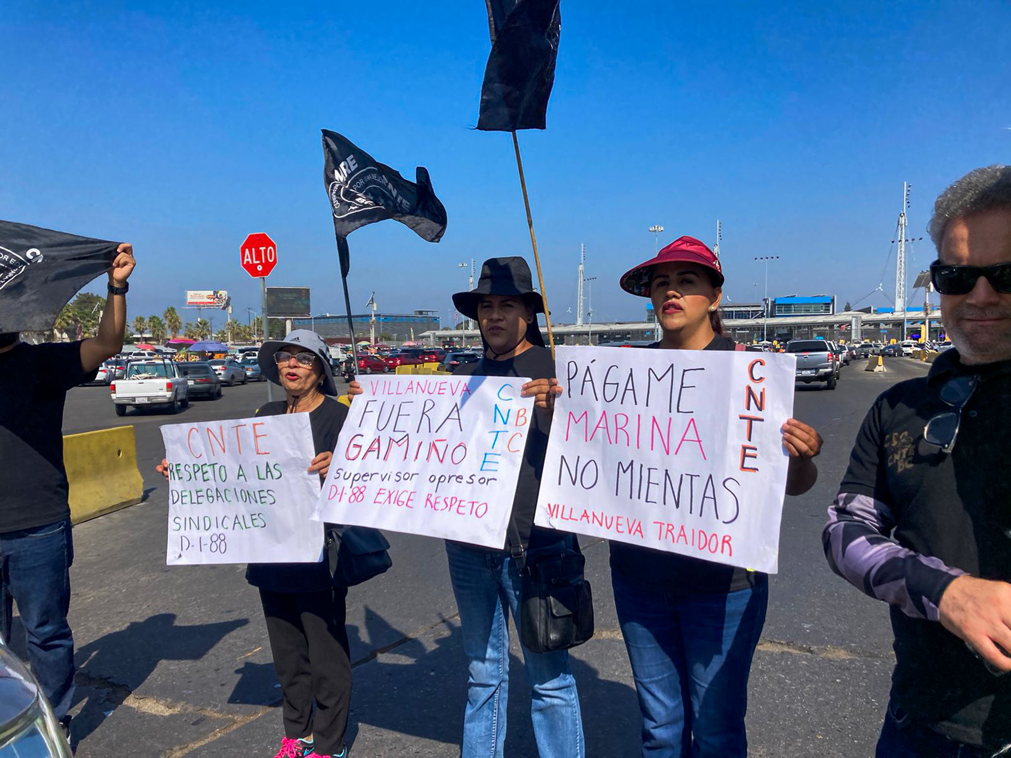 CNTE Teachers protest at San Ysidro border crossing