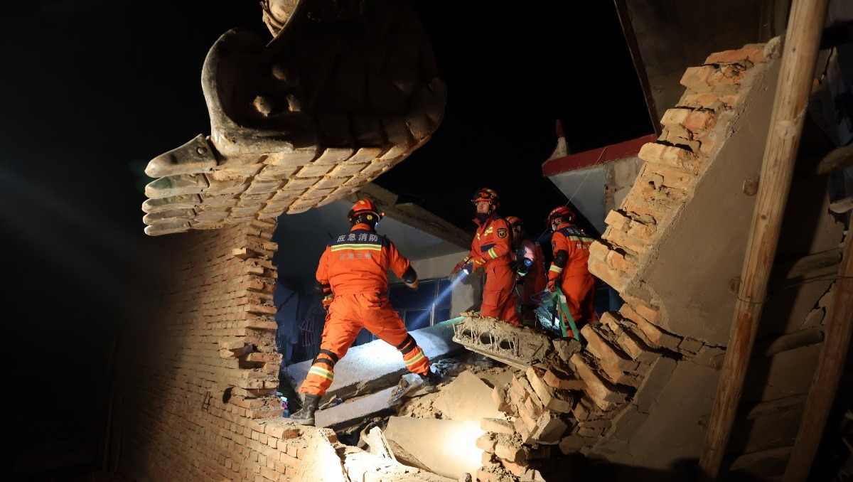 El número de muertos por el terremoto en China aumenta a 127