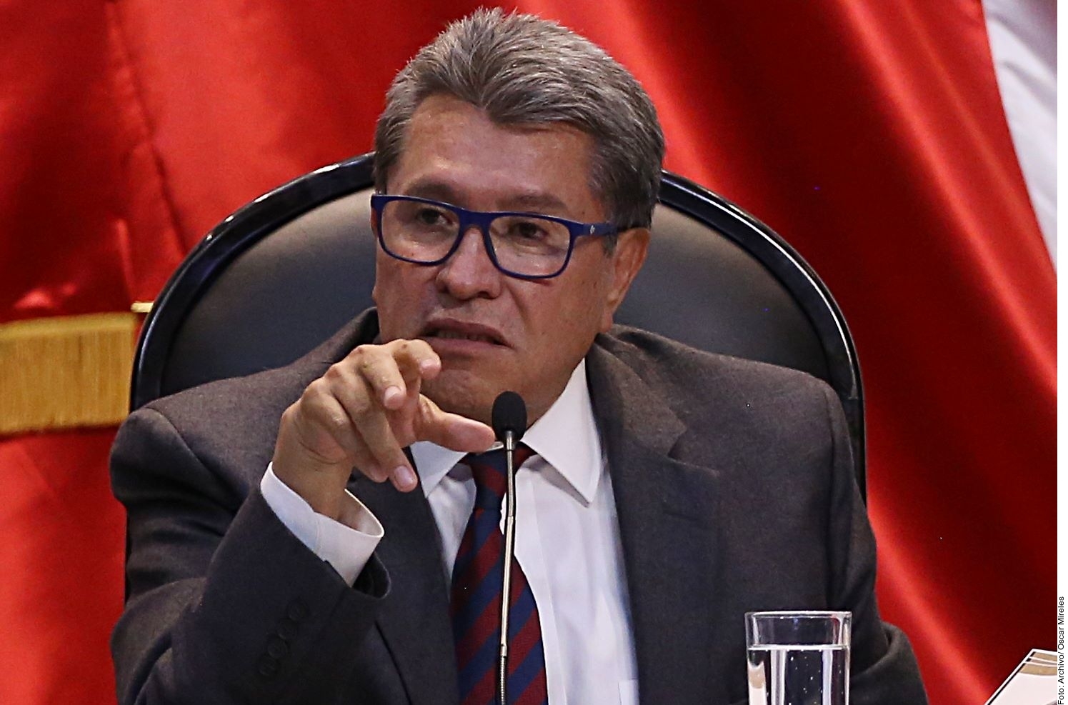 Ricardo Monreal solicita licencia para buscar candidatura