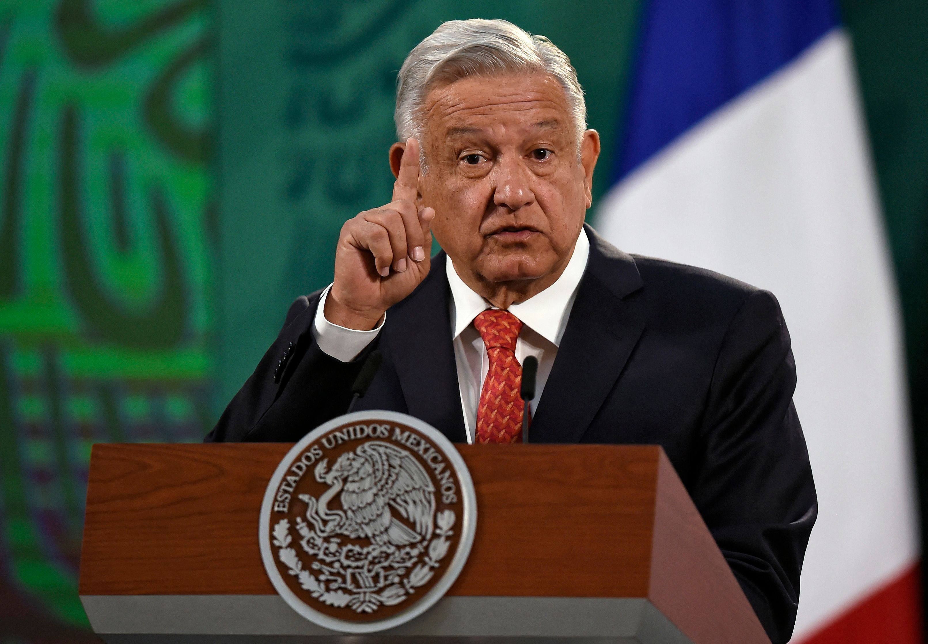 No me meto en eso, AMLO sobre división de Morena en Senado.