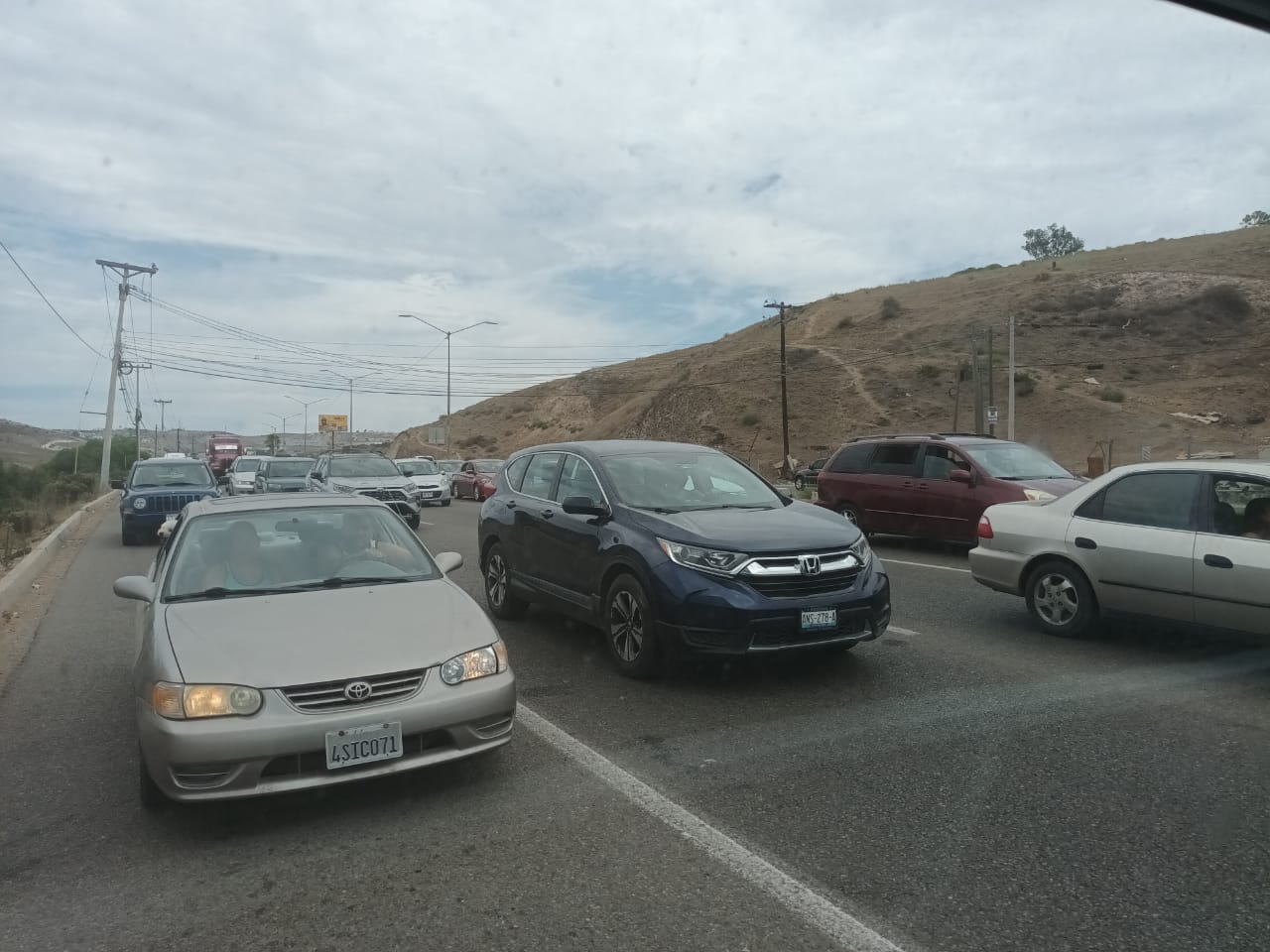 Labor day provoca trafico en Rosarito