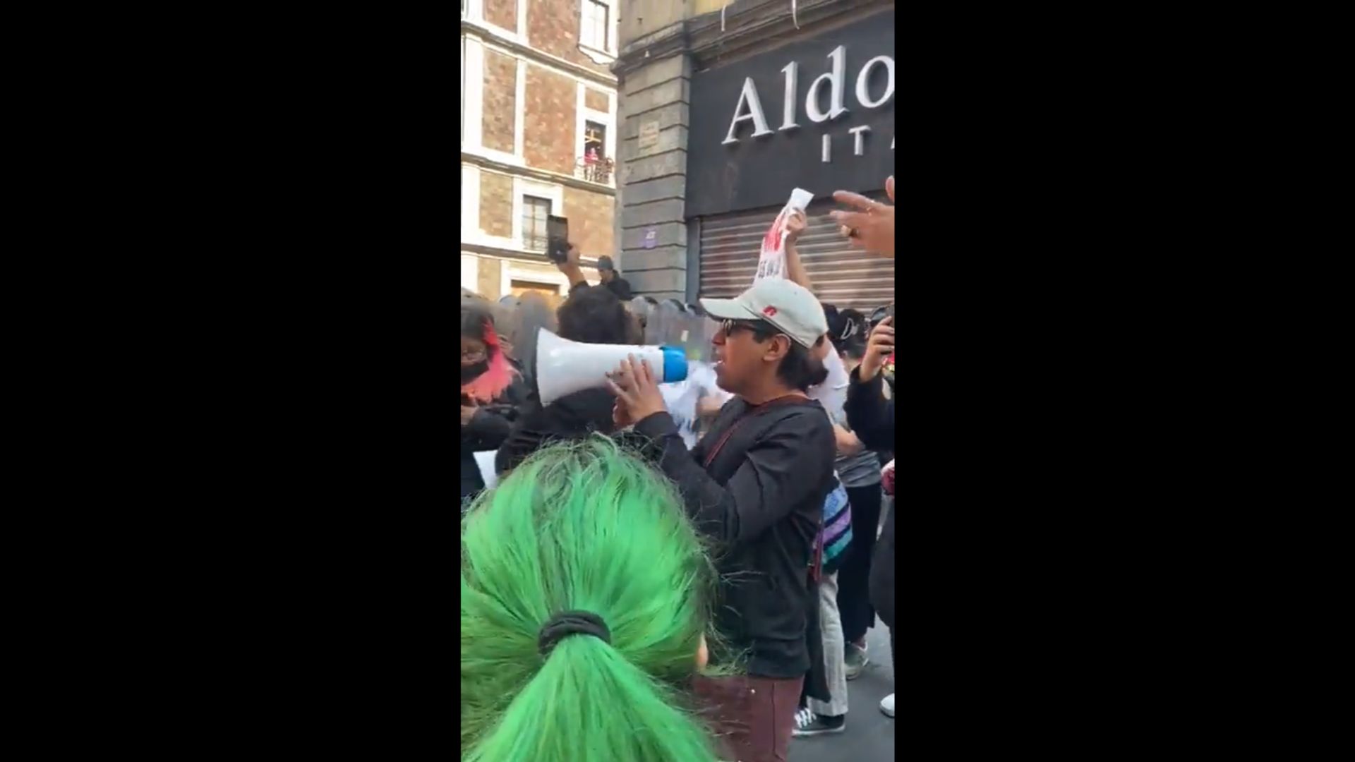 “La deportación es una violación”: Protestantes en Palacio Nacional