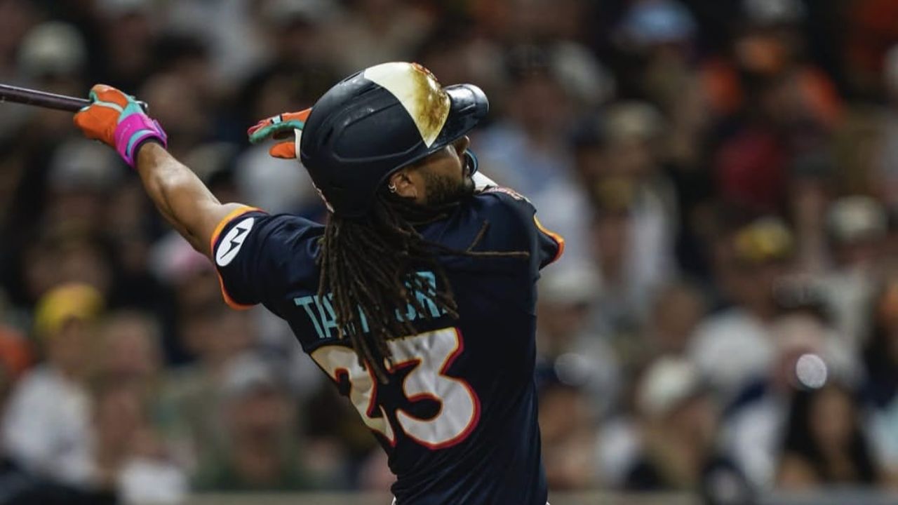 Fernando Tatis Jr. supera a Adrián González y ya es el tercer máximo jonronero de los Padres