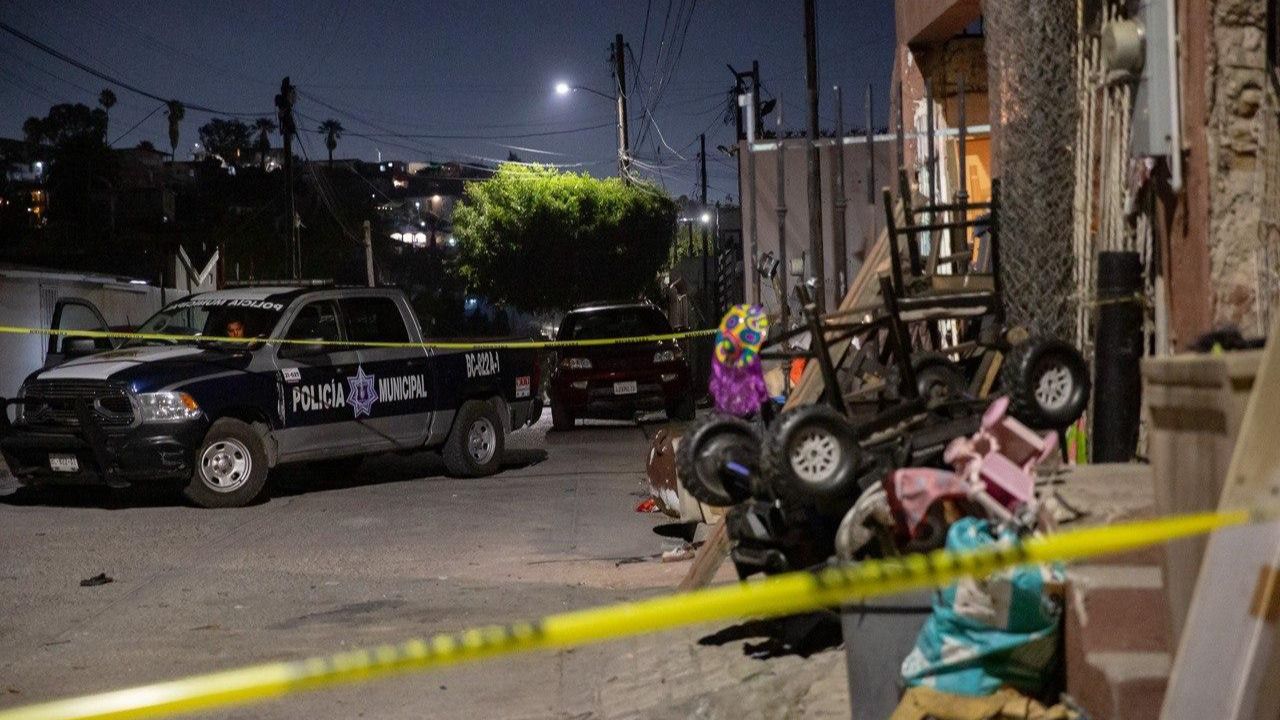 Atacan a balazos a joven dentro de una vivienda en Tijuana
