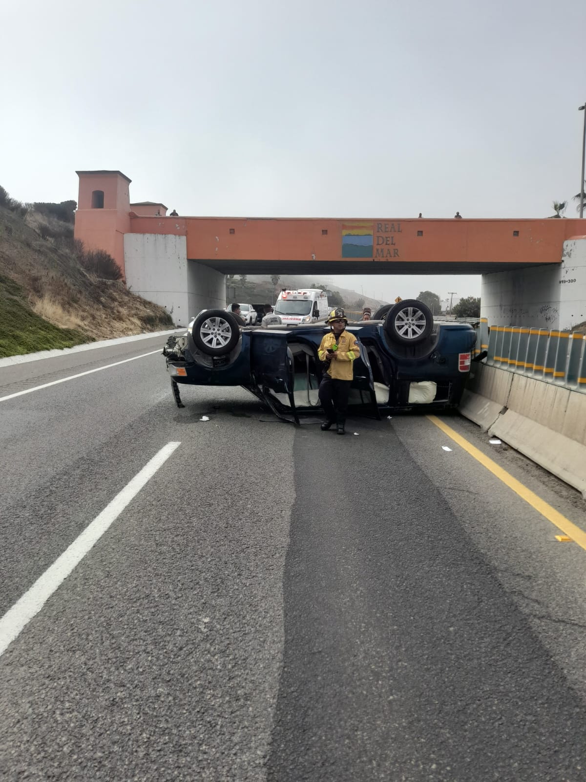 [VÍDEO] Volcadura en Rosarito rumbo a Tijuana