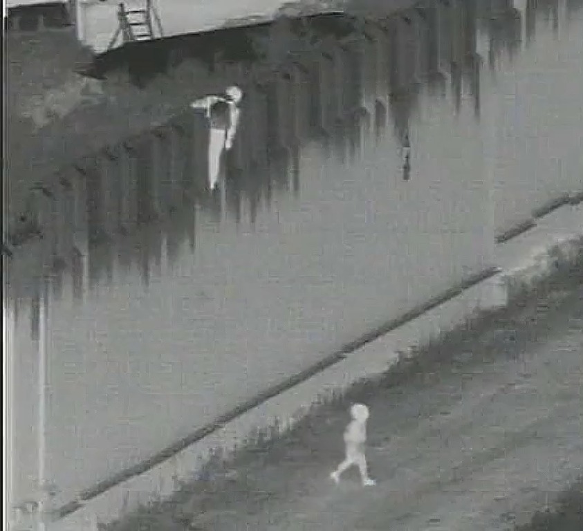 [VÍDEO] Arrojan a niño de 4 años de lo alto del muro fronterizo Tijuana–San Diego
