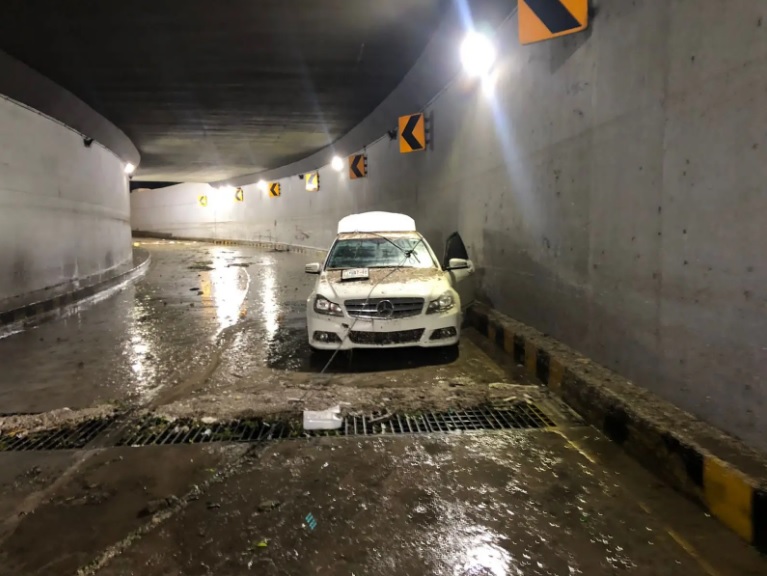 Túnel inundado deja dos muertos: Zapopan