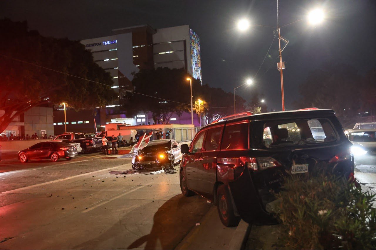 Choque deja seis lesionados frente al Hospital General de Tijuana