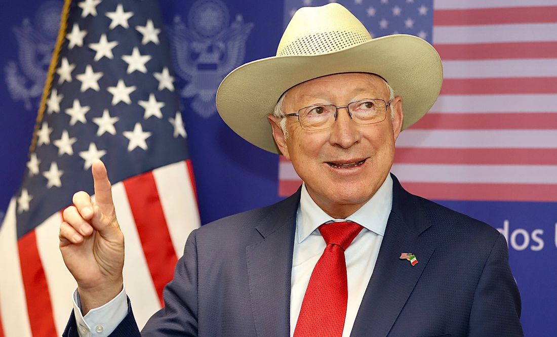 Advierte Ken Salazar sobre fragilidad de la democracia global