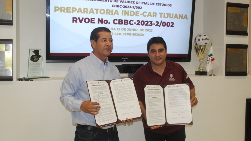 Firman documento de Validez para dar inicio a la "prepa"  INDE-CAR TIJUANA