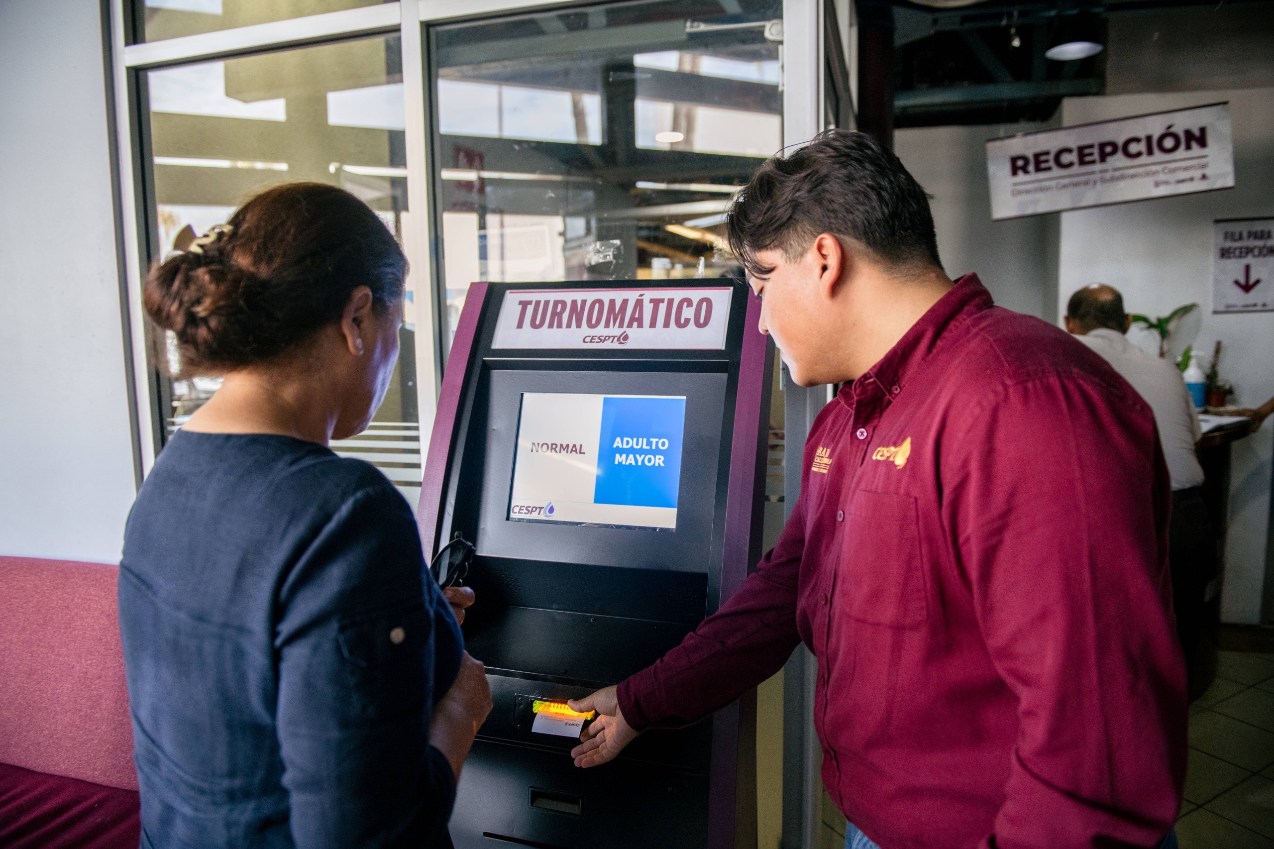 TIJUANA: CESPT sustituye las filas por turnos automatizados en oficinas centrales