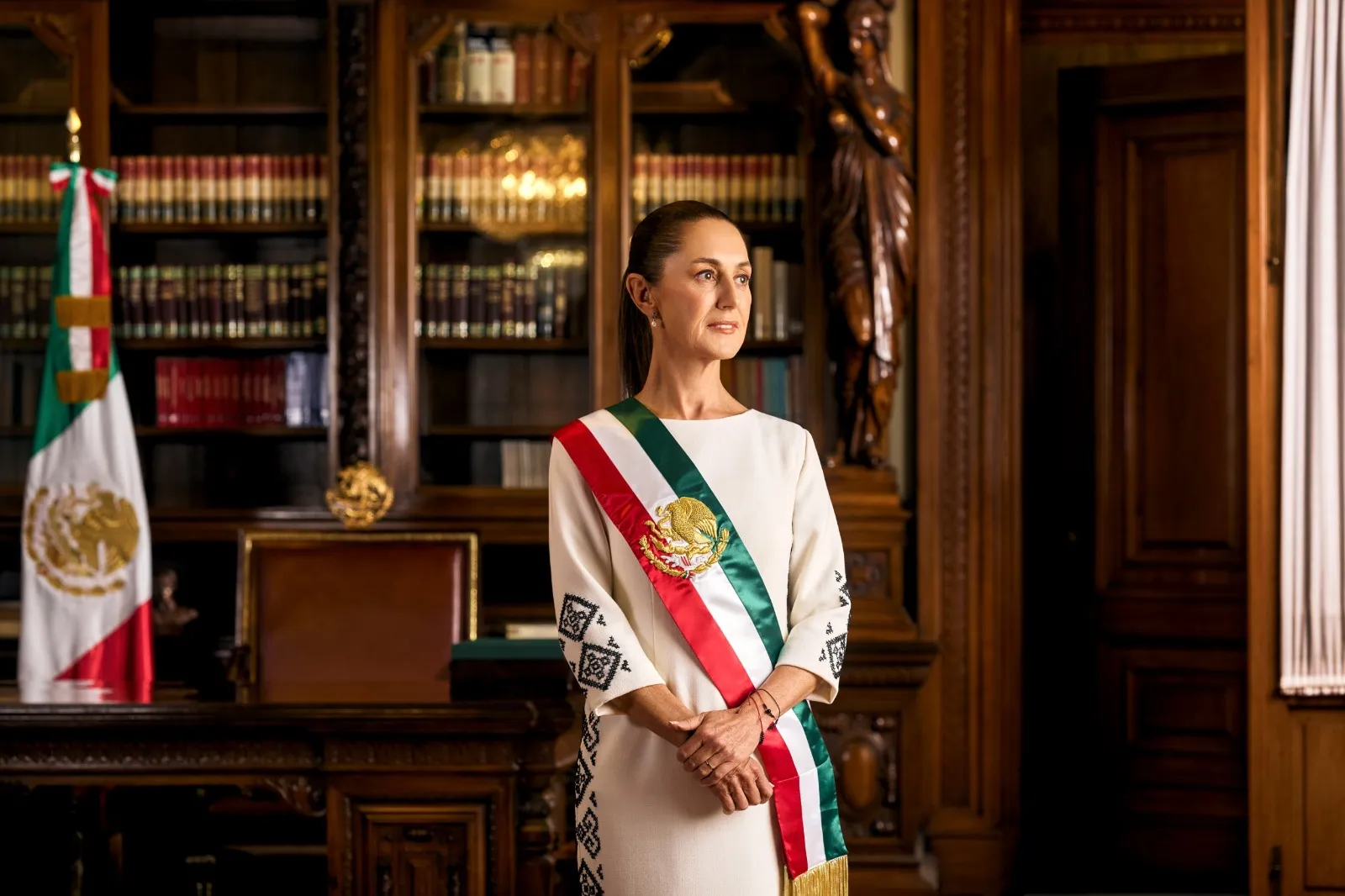 Presenta Claudia Sheinbaum su fotografía oficial como presidenta