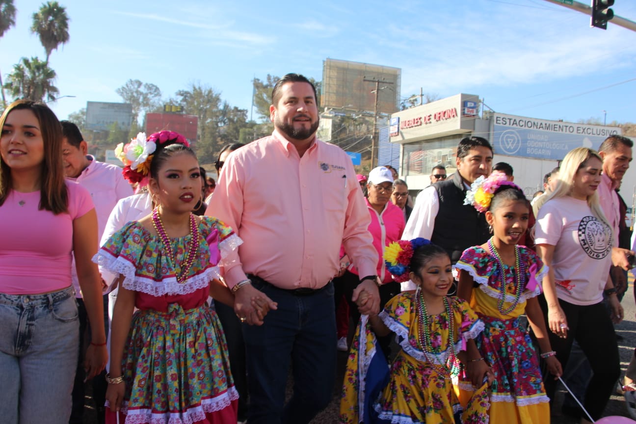 Con éxito se realiza La Caminata con Tacones en la Avenida Revolución