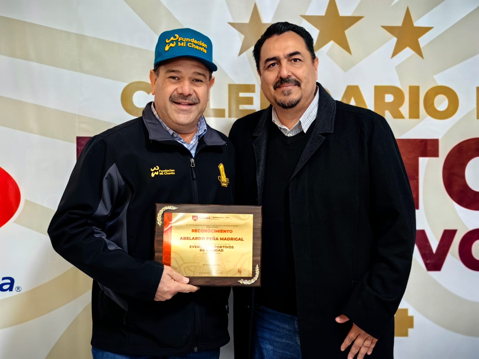 Recibe reconocimiento Abelardo Peña Madrigal de parte del Ayuntamiento de Tijuana