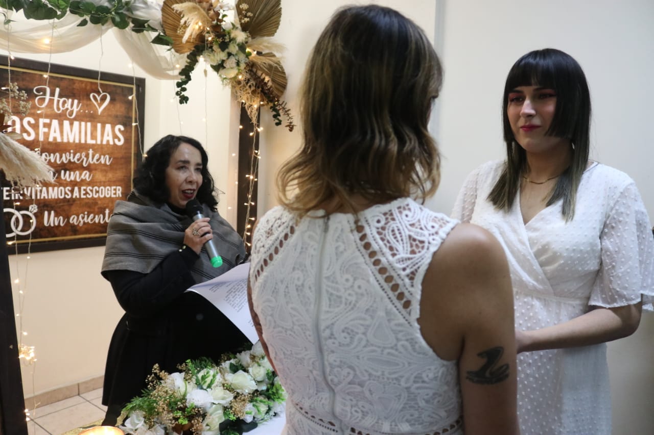 Primera boda de mujeres trans en Rosarito
