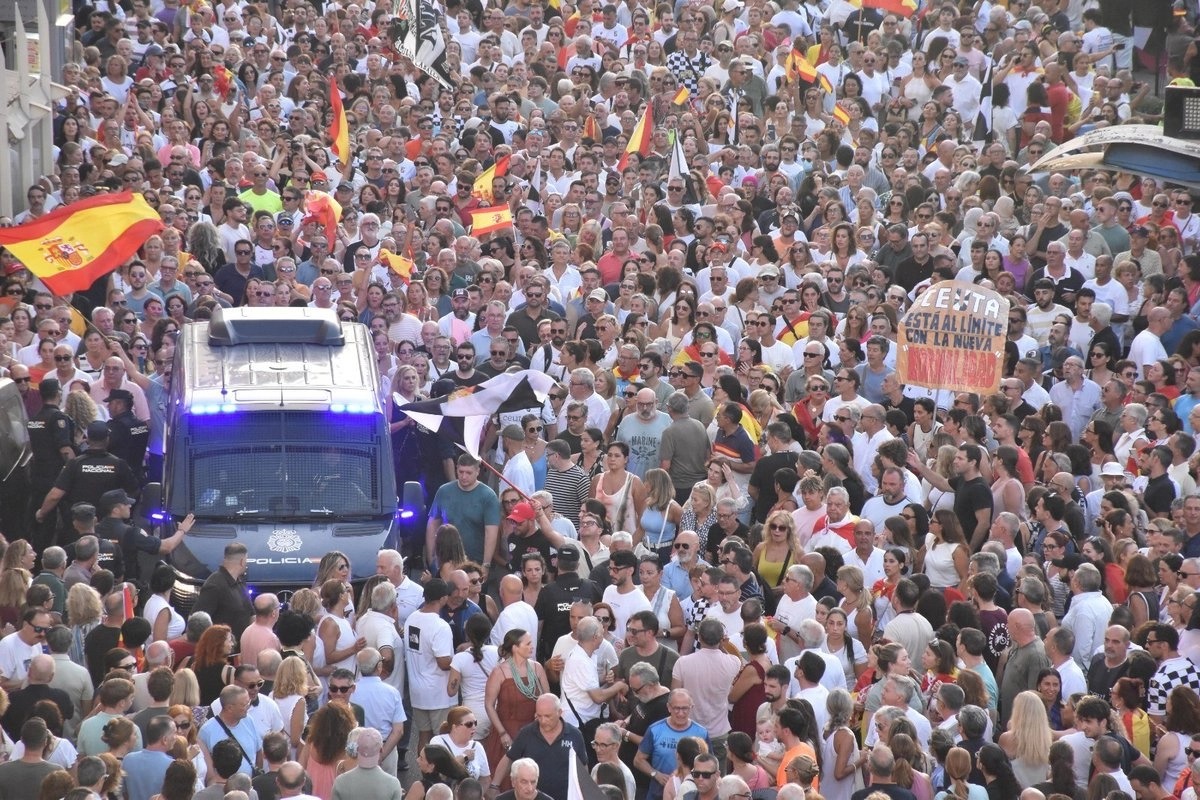 Más de 15 mil se movilizan en Ceuta tras cruce masivo desde Marruecos
