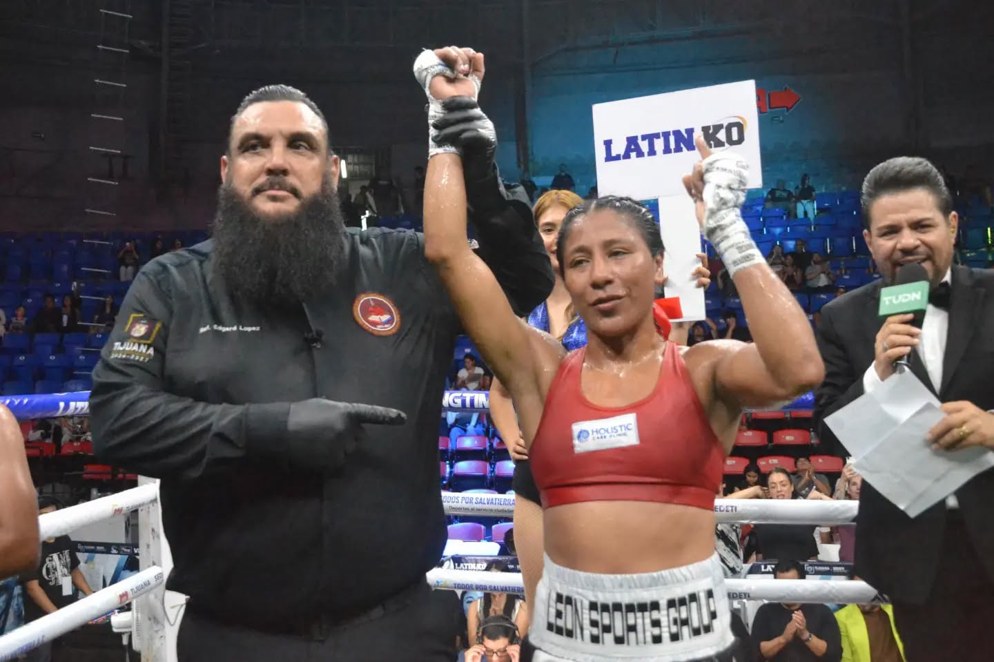 Vuelve Kenia Enríquez a boxeo profesional con contundente actuación