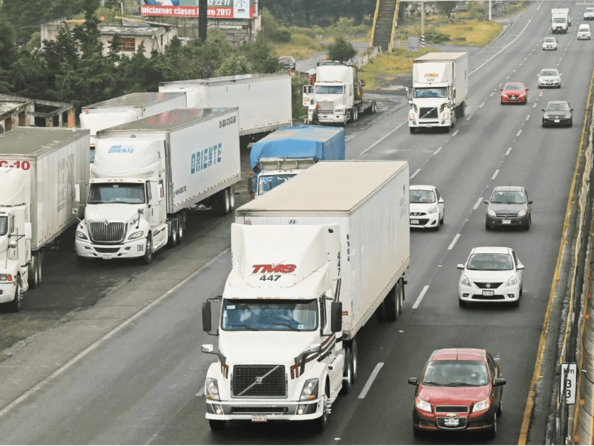 Se manifiestan transportistas