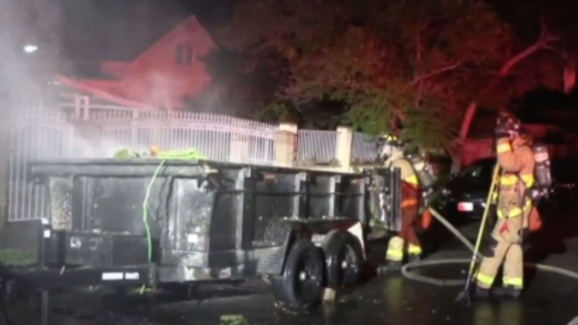 Incendian contenedores de basura en  zona residencial:  San Diego, CA