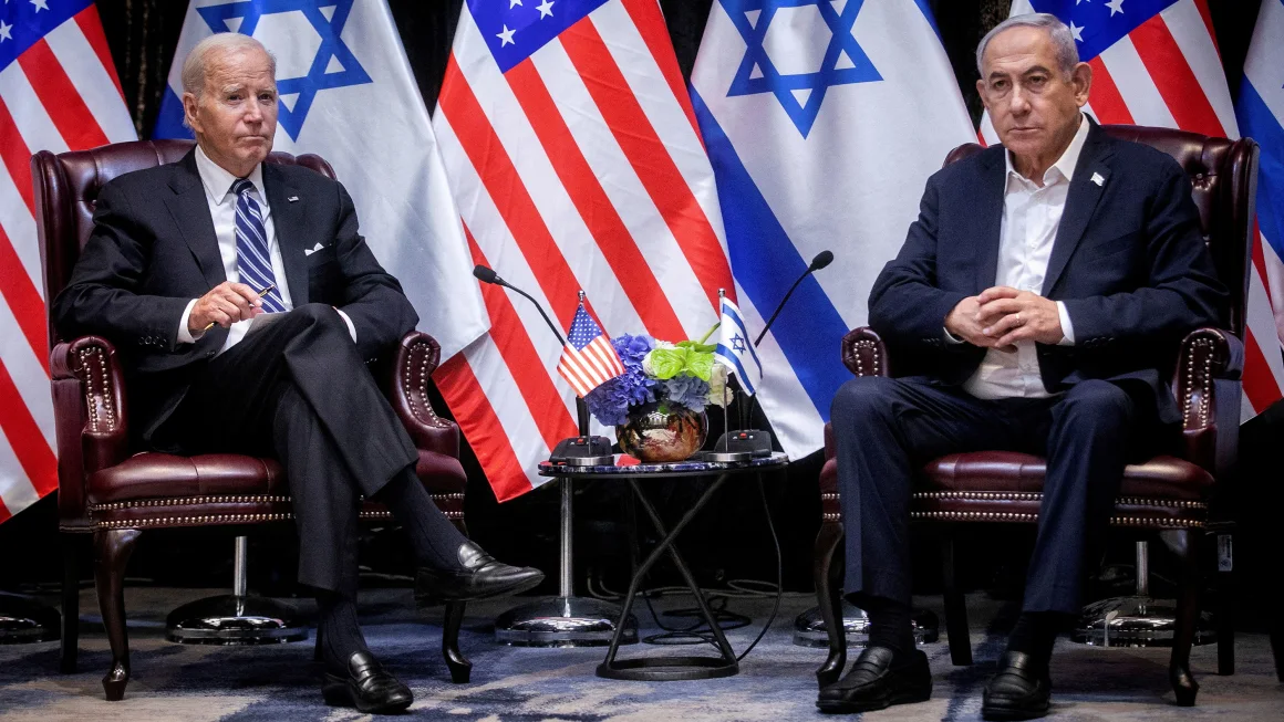Joe Biden y Benjamín Netanyahu en una reunión en Tel Aviv, Israel, este octubre IFOTO: Miriam Alster/Reuters