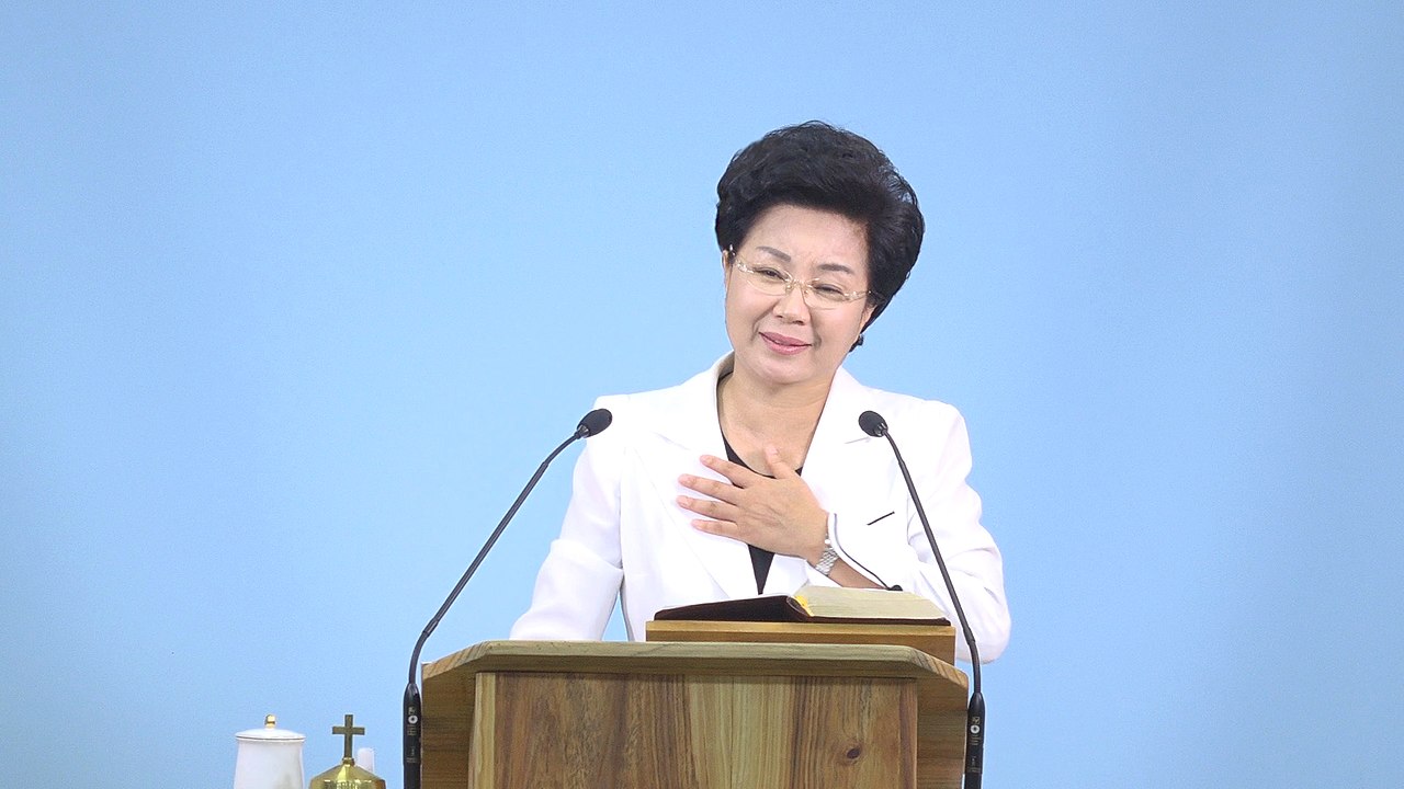 Reverenda Esther Okjoo Shin hablando en la iglesia Grace Road en el salón Navua en Fiji IFOTO: WEB