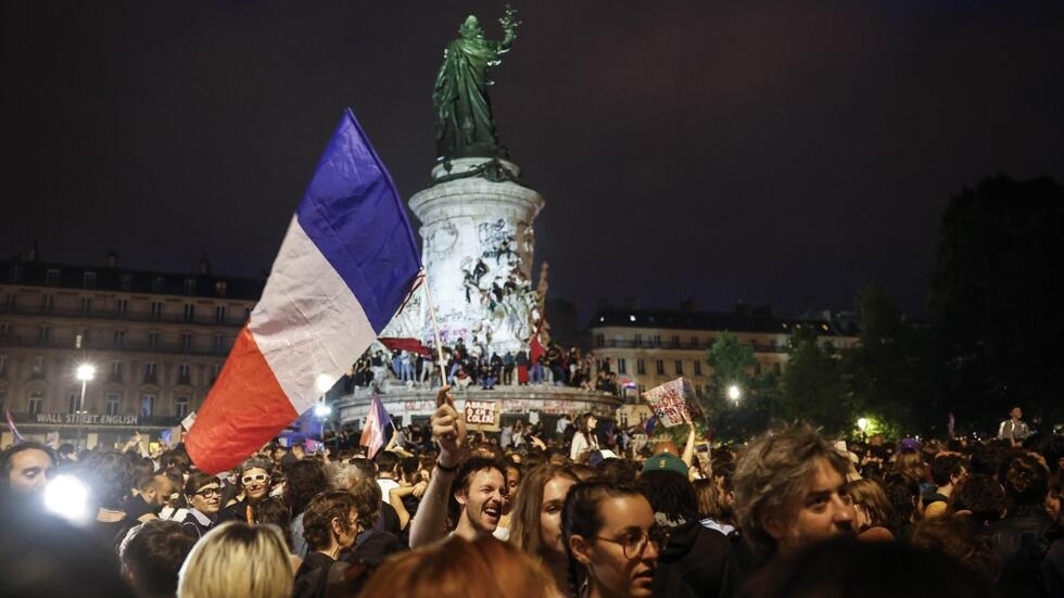 Francia: Coalición de izquierdas vence a extrema derecha