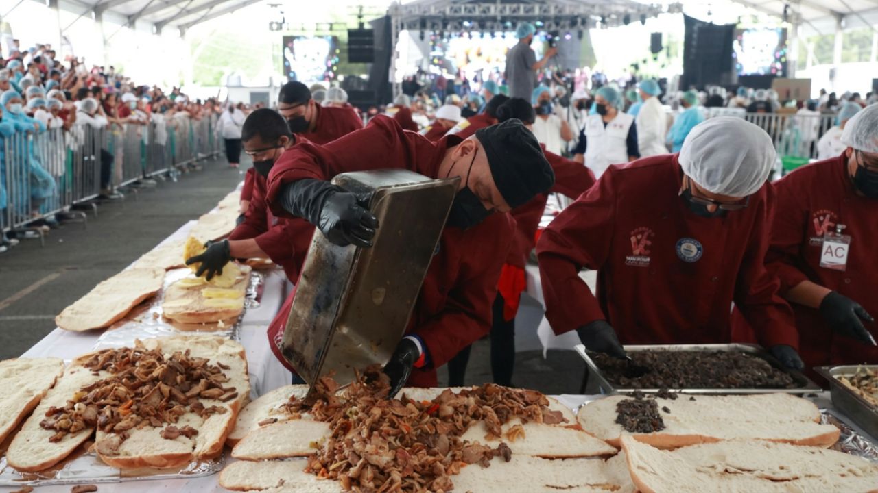México rompe récord Guinness con la torta más grande del mundo