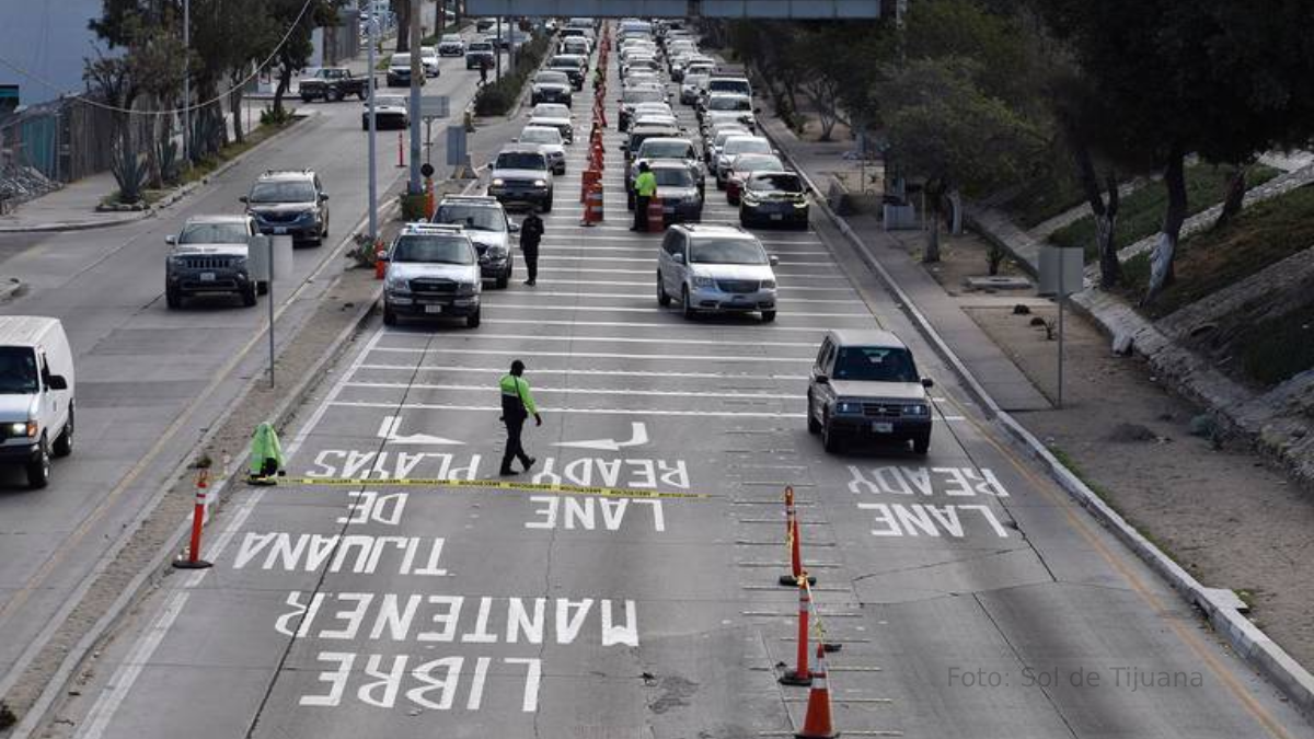 Agentes de tránsito adscritos a la línea de Tijuana operan cobros para no hacer fila en los carriles Ready Lane