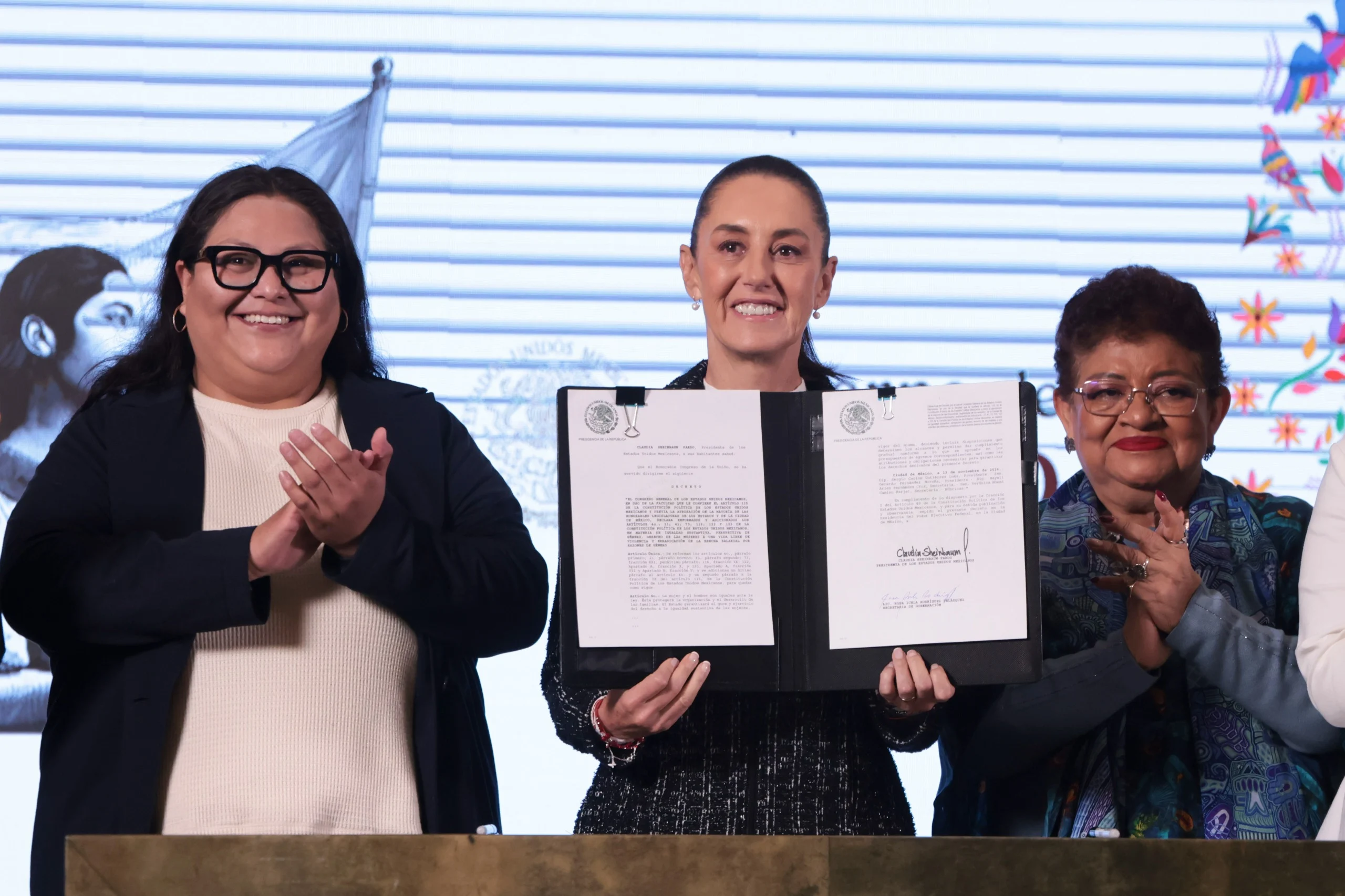 Firma Sheinbaum reforma constitucional para igualdad de las mujeres