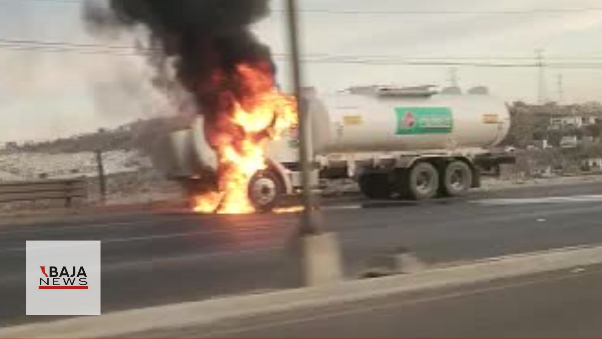 Se incendió pipa de Pemex en Cuesta Blanca