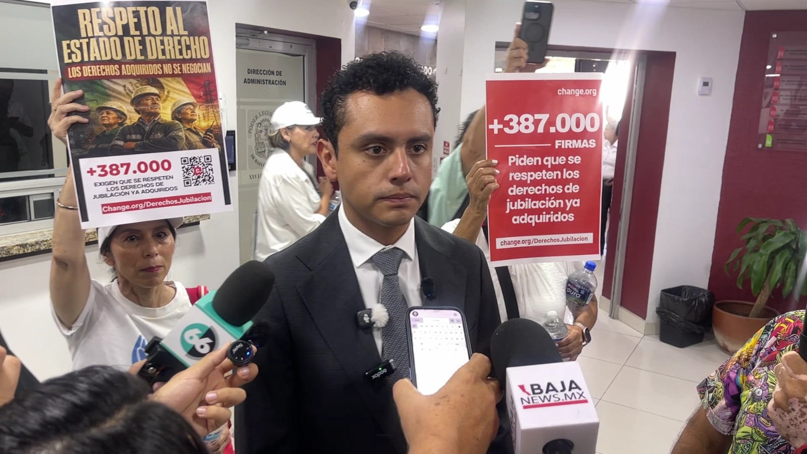 MEXICALI: Jubilados de CFE vuelven al Congreso; exigen frenar retroactividad en reforma de pensiones