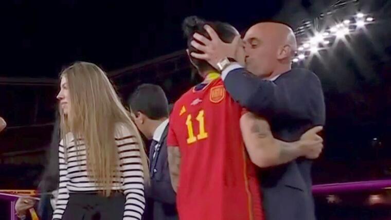 Llaman a Luis Rubiales a declarar sobre el beso forzado