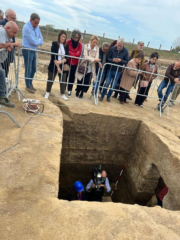 La cobertura de la apertura de la tumba IFOTO: Tomada del Facebook oficial de la municipalidad italiana Montalto di Castro