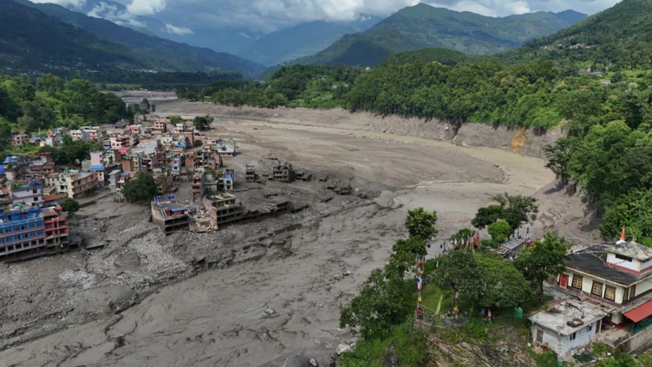Inundaciones dejan 392 muertos y mil 400 desaparecidos entre Nepal y Tíbet