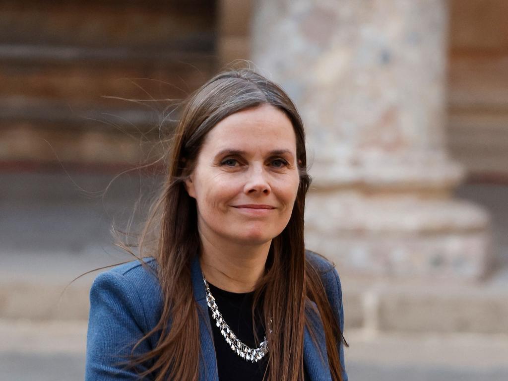 Primer Ministra de Islandia se une a mujeres en huelga