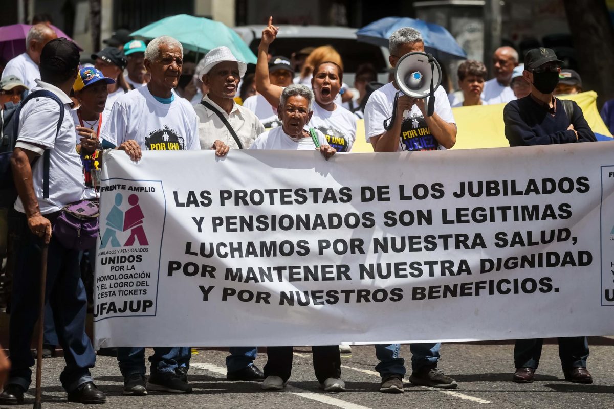 Se manifiestan adultos mayores en Caracas contra pensiones insuficientes