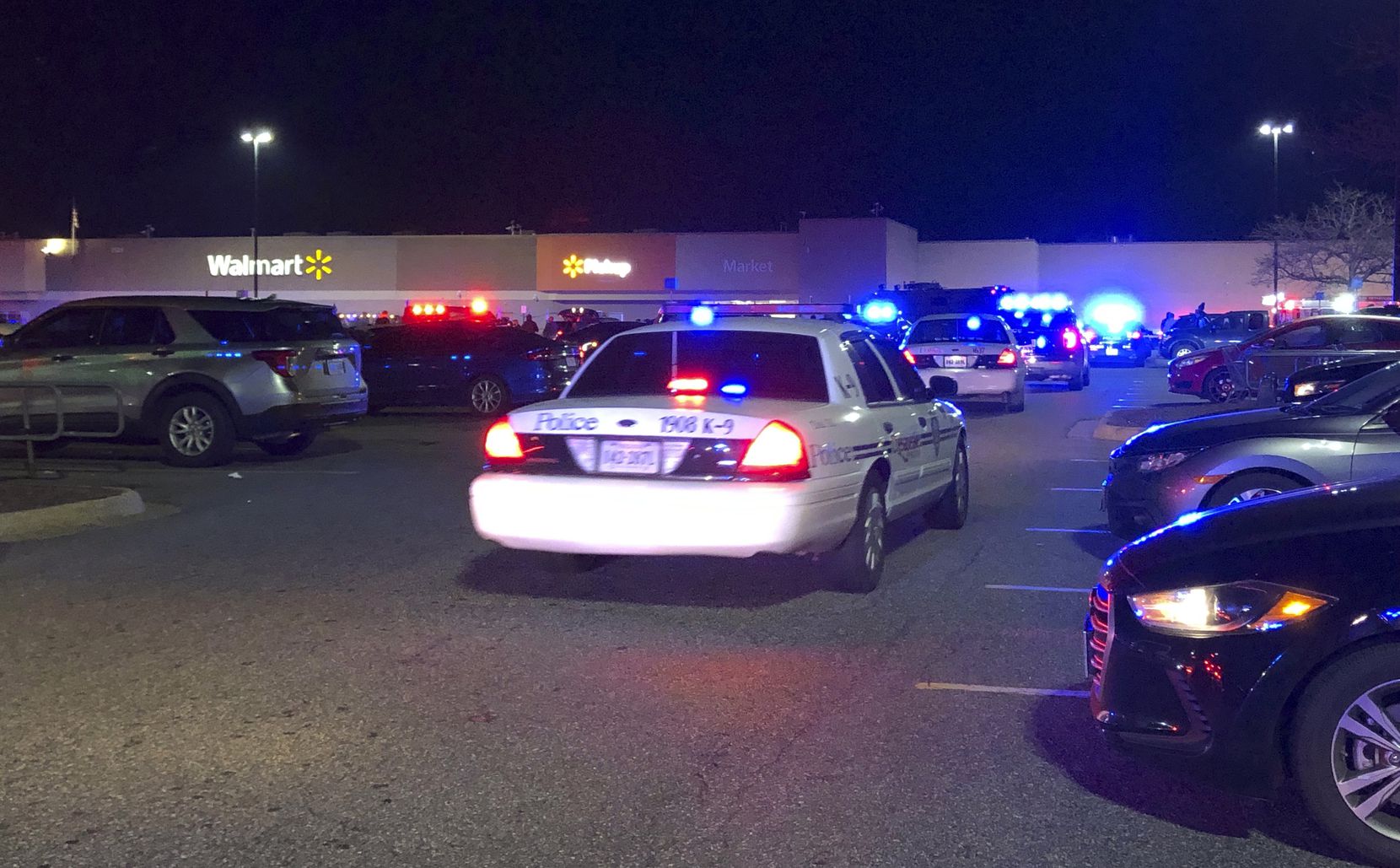 Trabajador de Walmart en Virginia abre fuego, matando al menos a 6