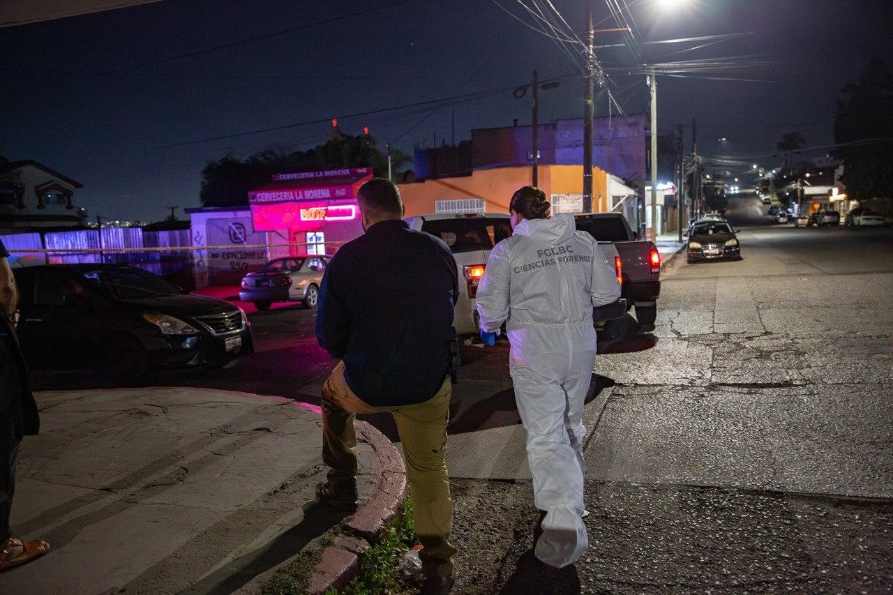 Ejecutan a balazos a cliente dentro de botanero en la colonia Libertad