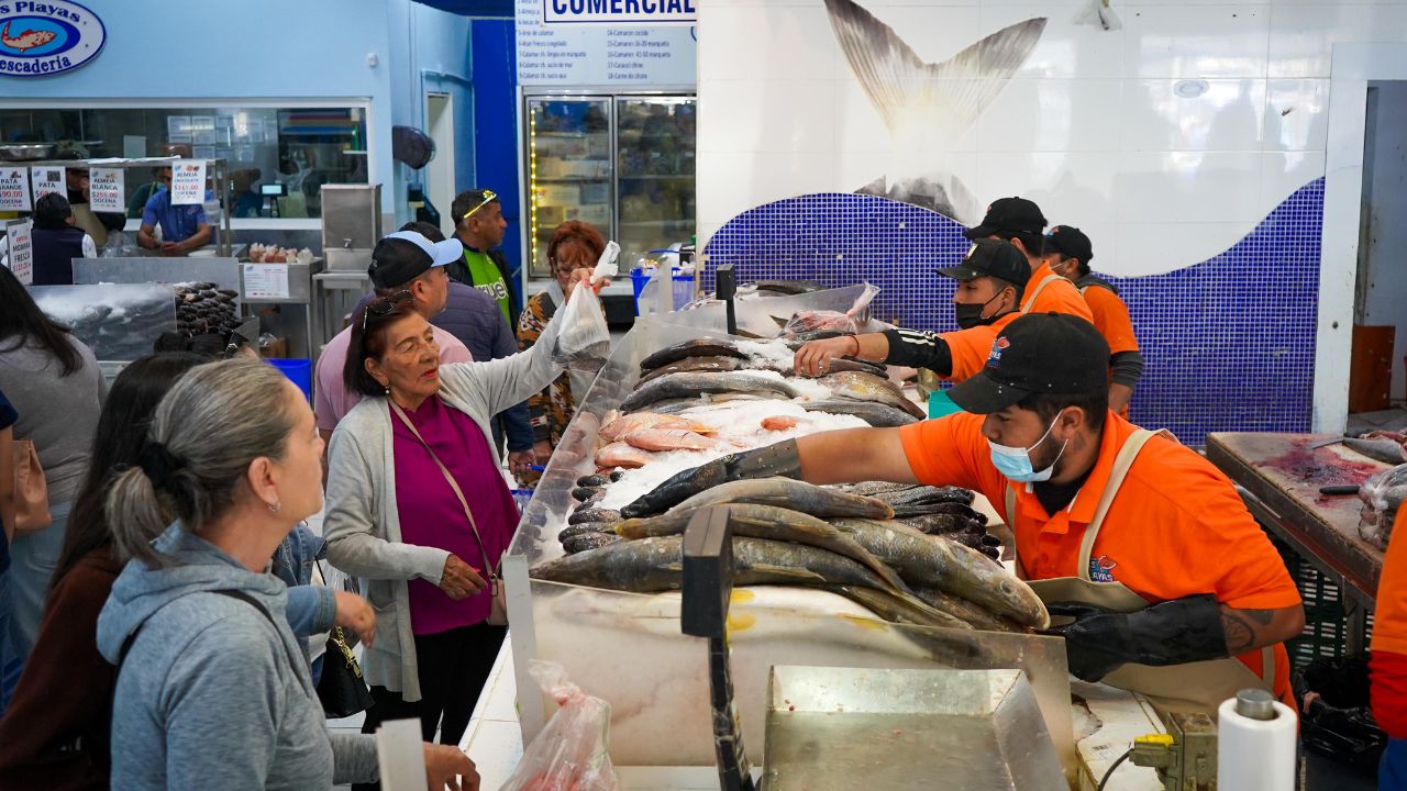 ¡católicos se pelean por los pescados!: Tijuana