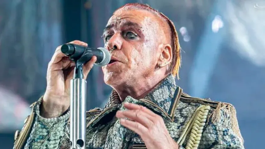 Till Lindemann, vocalista de Rammstein, es acusado de violencia sexual a más de una docena de mujeres