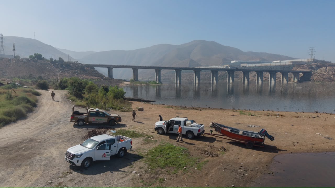 TIJUANA: Pemex controla fuga de hidrocarburo en la presa Abelardo L. Rodríguez