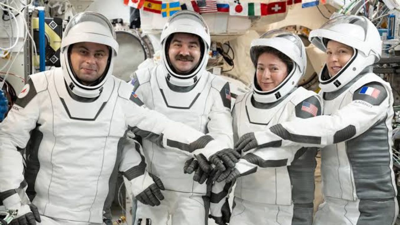 Crew-12 regresa a la Tierra tras casi ocho meses en la Estación Espacial Internacional