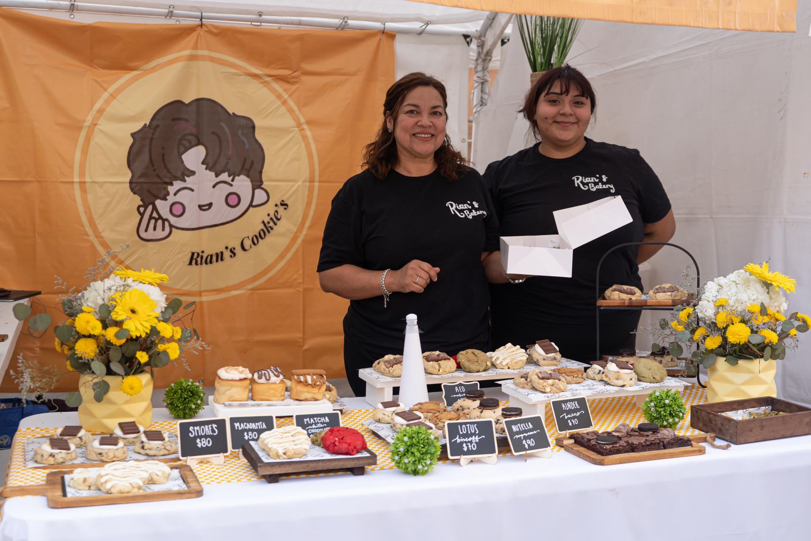 Lucen emprendedores sus productos en Expo