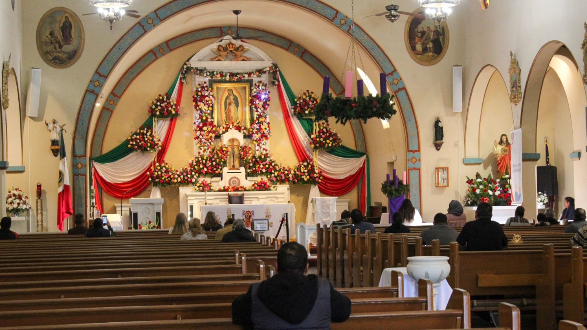 Celebran devotos mexicanos a la Virgen de Guadalupe en San Diego