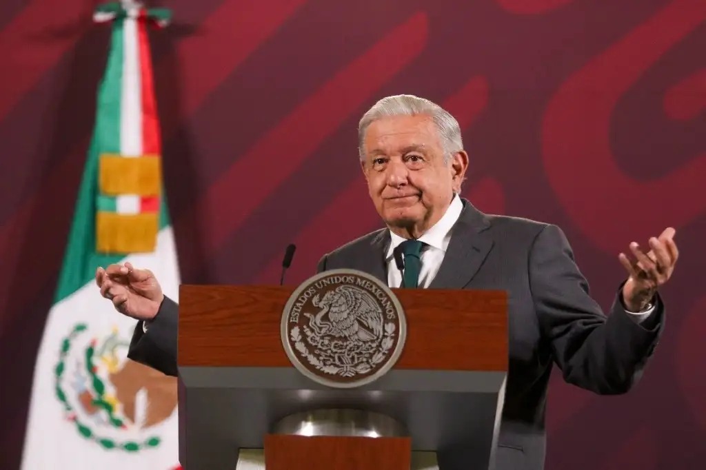 Propone AMLO ampliar debate sobre reducción de jornada laboral