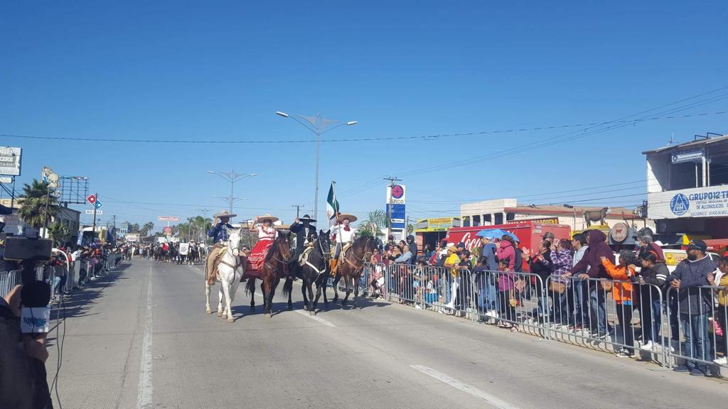 Realizan desfile cívico militar en Playas de Rosarito