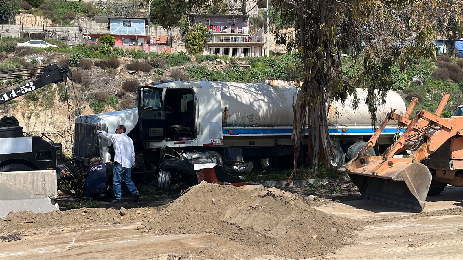 [VIDEO] Se queda sin frenos pipa y ocasiona una carambola: Tijuana