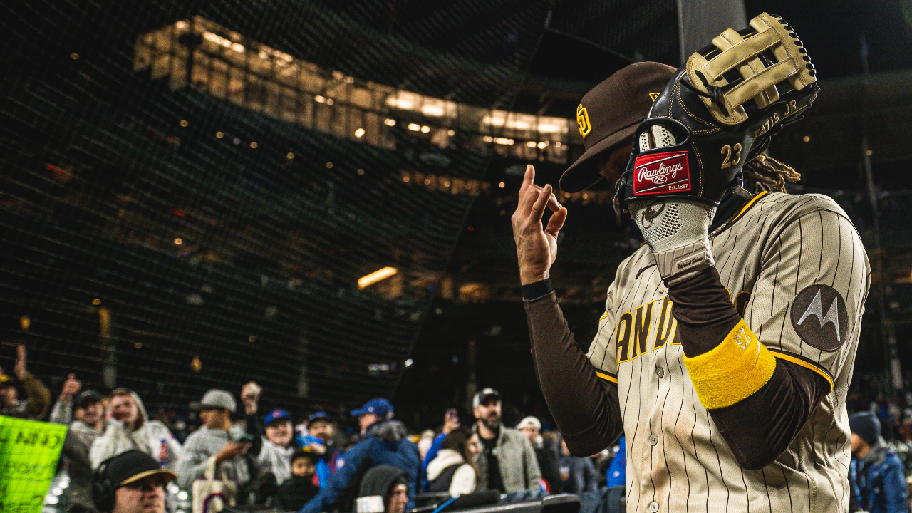 [VIDEO] Aficionados del Wrigley Field le gritaron de todo, Tatis Jr. les respondió con un bailecito y tres RBI