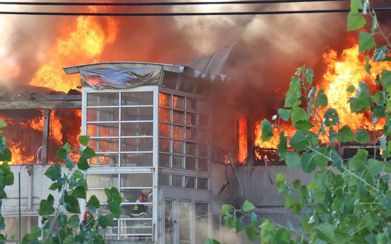 [VIDEO] Se incendia una bodega de calzado: Tepito, CDMX