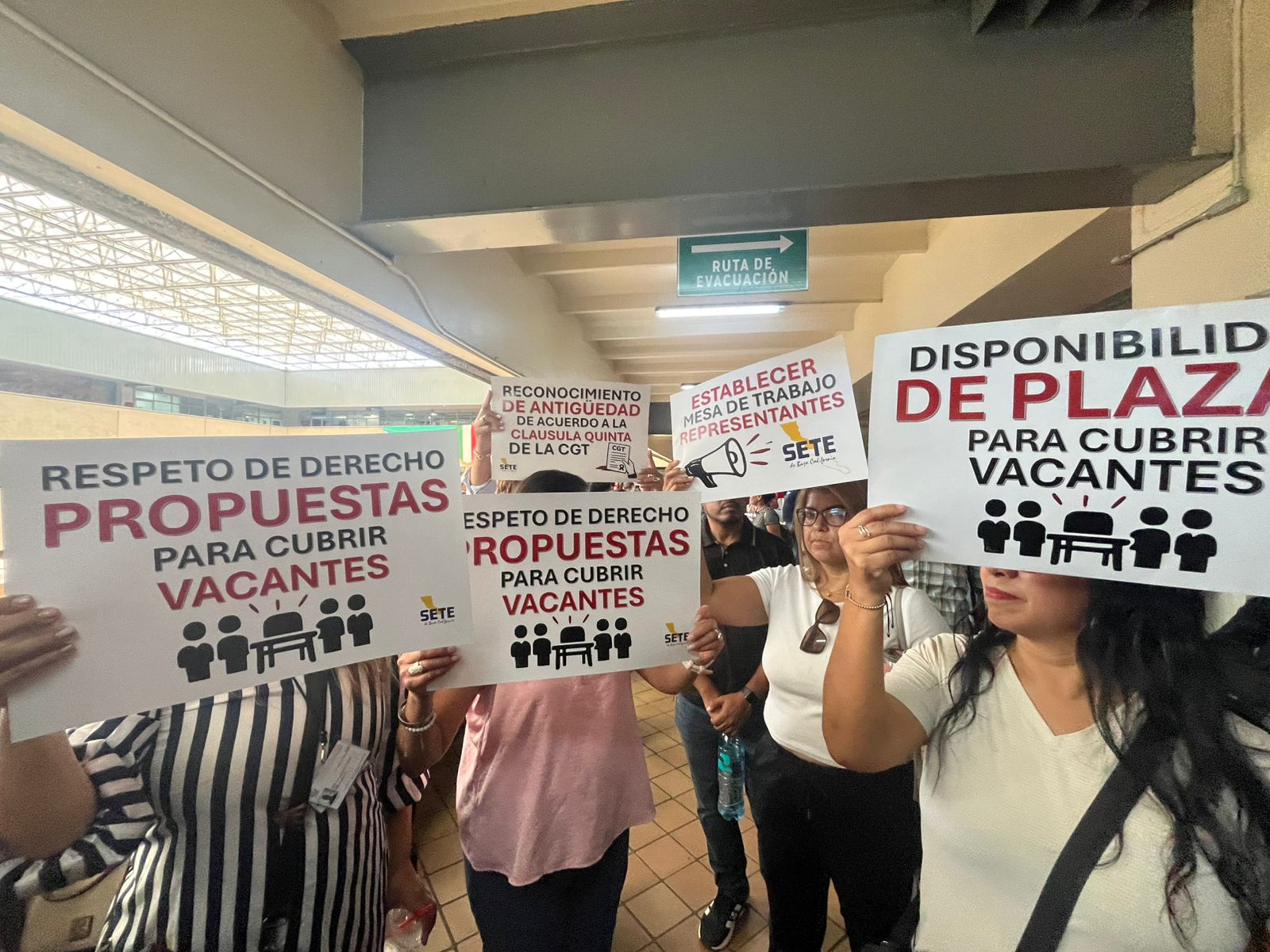 Docentes del SETE BC reclaman basificación y plazas ante autoridades de Tijuana